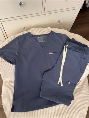 Figs space navy scrub set